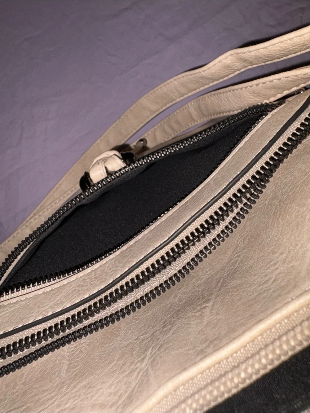 Sam & Hadley Cream Pebbled Faux Leather Expandable Hobo Shoulder/cross body Bag